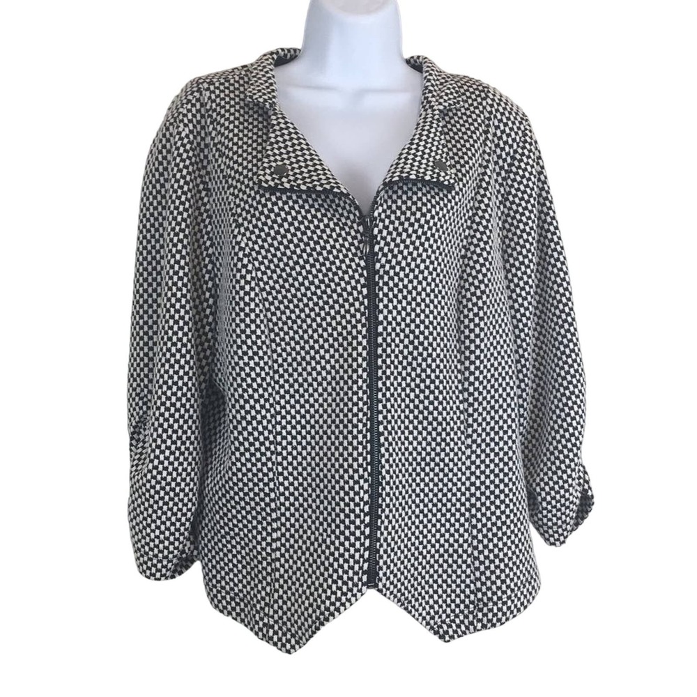 Torrid Black and White Unstructured Zip-up Blazer Size 2